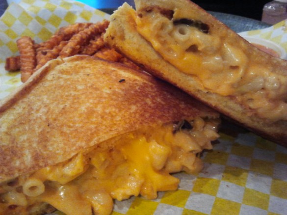Cheesies Pub And Grub Cheap Food Chicago Vagabond Summer